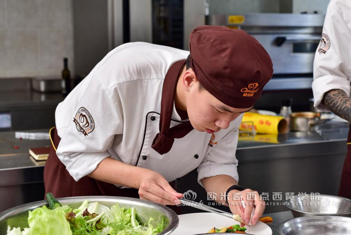 南京欧米奇西餐专业毕业生就业前景好吗？
